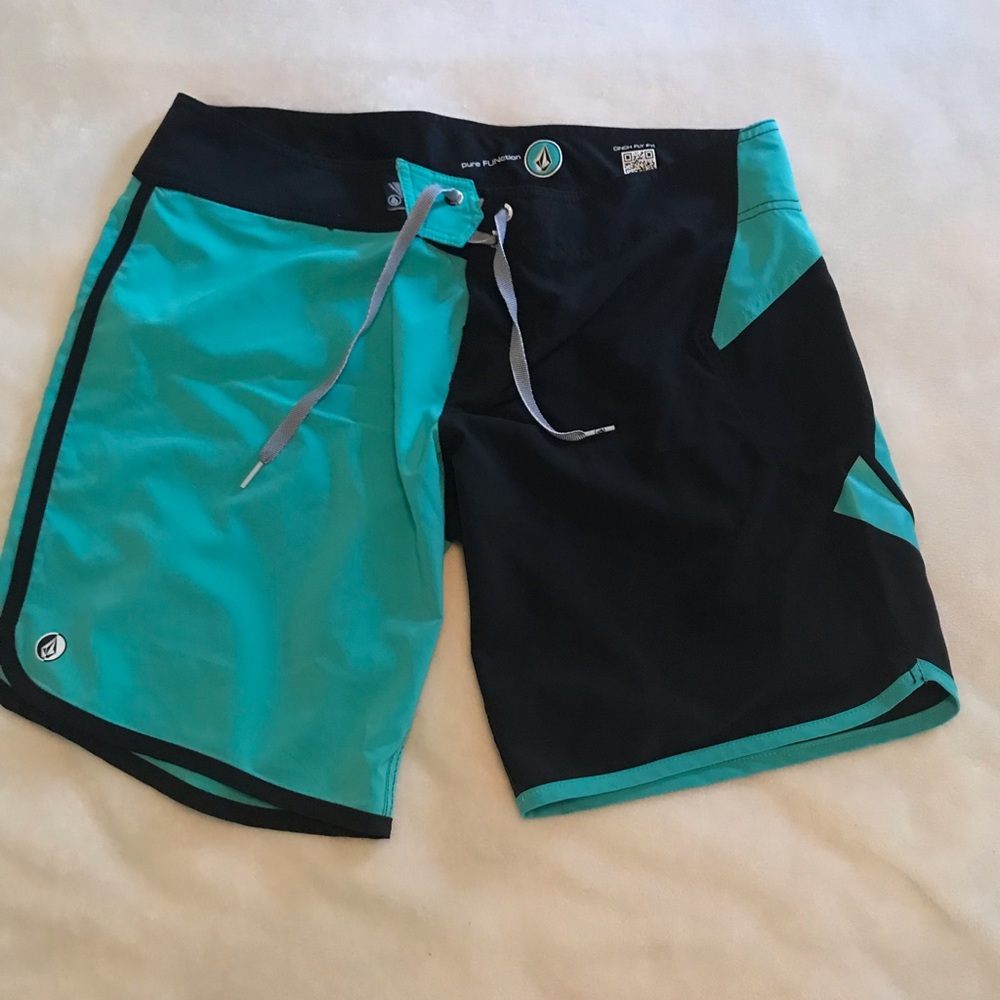 Women’s Volcom shorts
